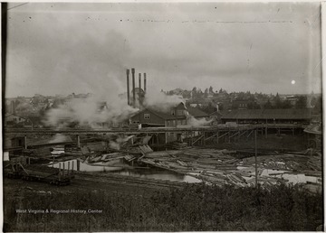 Operating mill of the Davis Babcock Lumber company.
