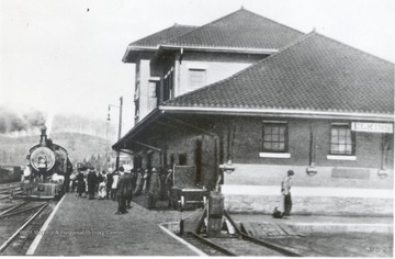 People waiting for arriving trains at the Western Maryland Depot, Elkins, W.Va.