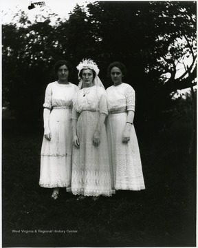 'Olga, Lena, and Anna. 1912 Stadler family.'  Olga Aegerter married Benjamin Holtkamp, September 5, 1912 in Helvetia, W. Va.