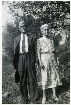A photograph of Isaac Newton Ballard and wife, Kate May Walkup Ballard, standing outside.